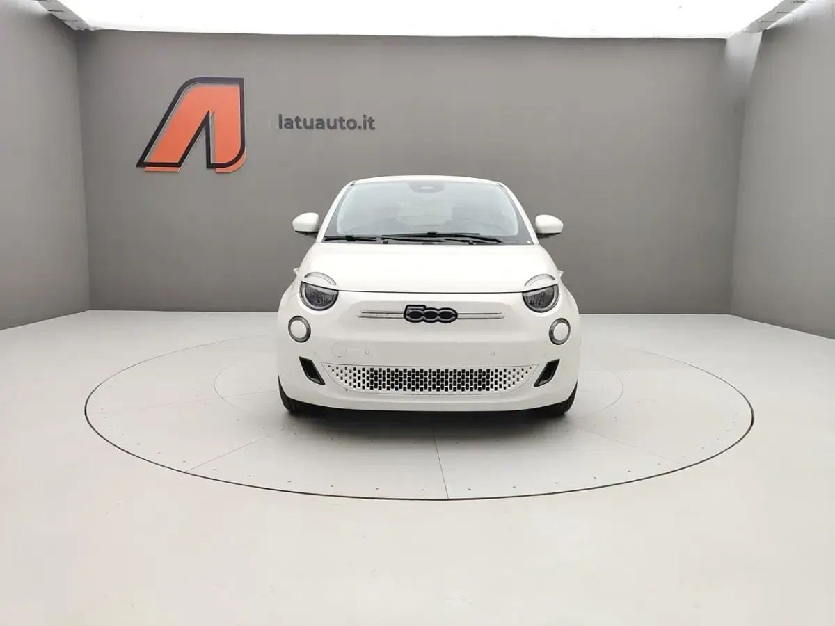 Nuova Fiat 500e Tech 86 kW (118 CV) 2025 Bianco Utilitaria