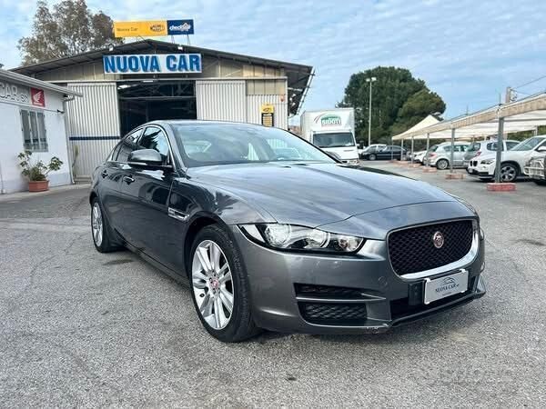 Usata Jaguar XE Pure 180 CV (132 kW) 2015 Grigio Berlina
