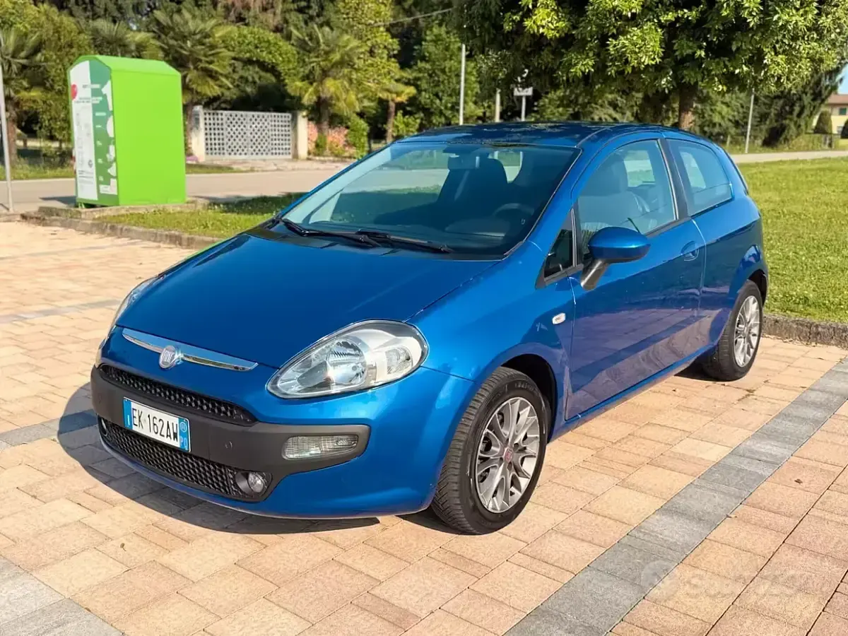 Usata Fiat Punto Evo 77 CV (56 kW) 2011 Bluazzurro Utilitaria