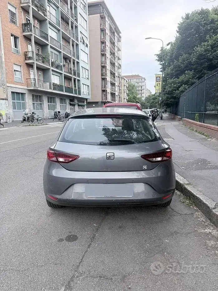 Usata Seat Leon 105 CV (77 kW) 2013 Grigio Berlina