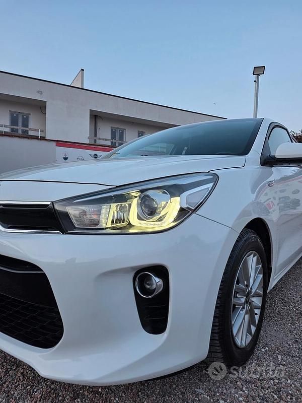 Usata Kia Rio 77 CV (56 kW) 2017 Bianco Berlina
