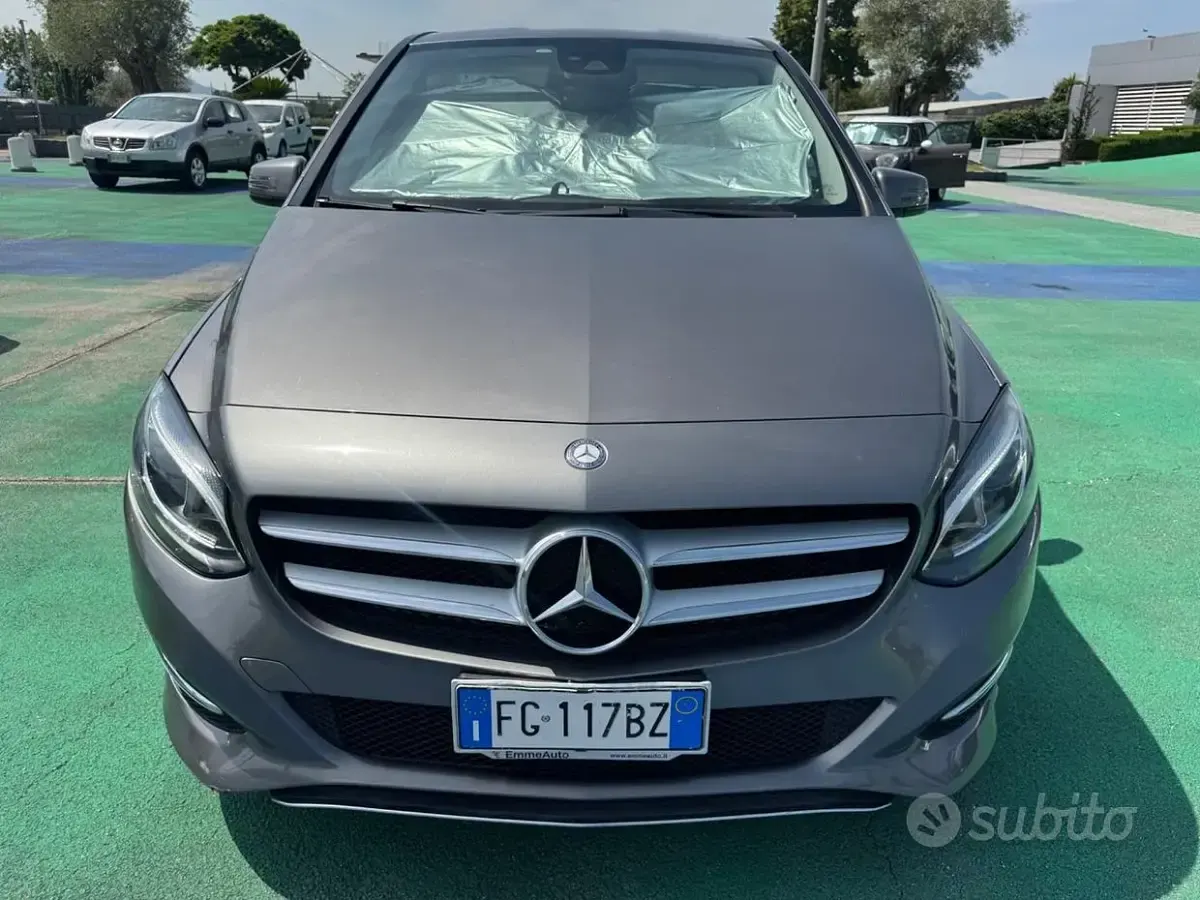 Usata Mercedes B200 Premium 136 CV (100 kW) 2016 Grigio Utilitaria