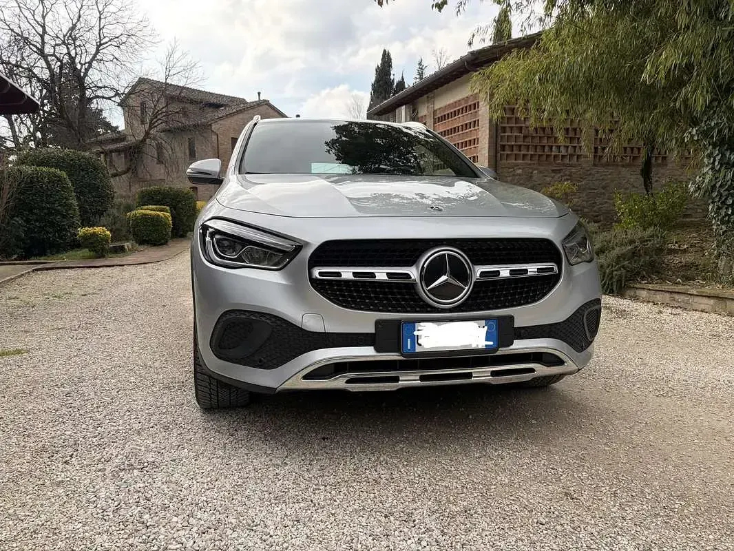 Usado Mercedes GLA200 Business 163 CV (119 kW) 2022 Gris SUV