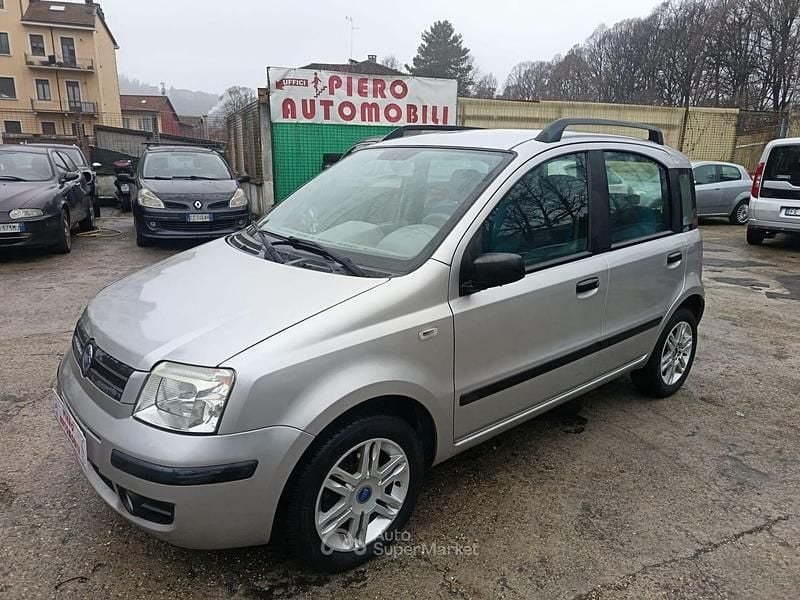 Argento Usata 2005 Fiat Panda Emotion Tre volumi | 4100 € (Buon prezzo) - Immagine 1/4