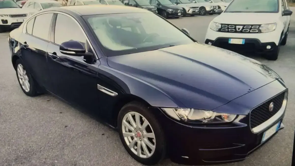 Usata Jaguar XE Business Edition 179 CV (131 kW) 2016 Blu/azzurro Berlina