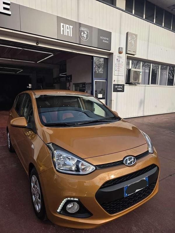Usata Hyundai i10 65 CV (47 kW) 2015 Arancione Utilitaria