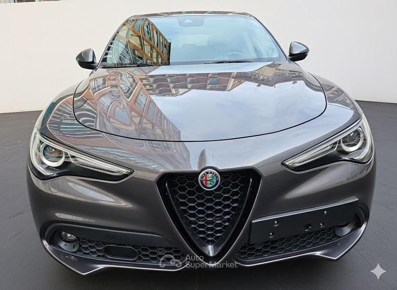 Usata Alfa Romeo Stelvio Sprint 190 CV (139 kW) 2021 Grigio scuro SUV