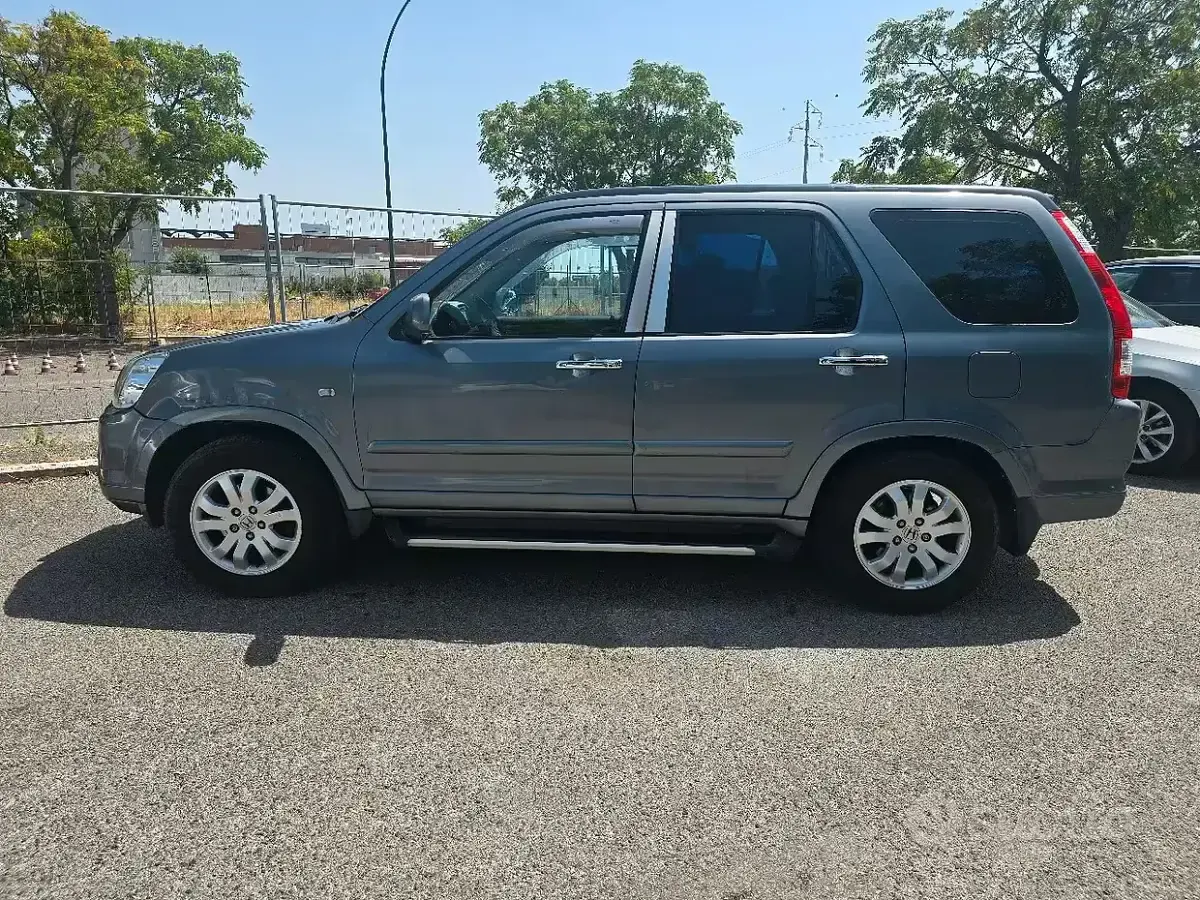 Usata Honda CR-V LS 140 CV (102 kW) 2005 Grigio SUV