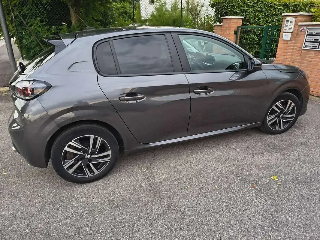 Usata Peugeot 208 Active 75 CV (55 kW) 2023 Grigio Utilitaria