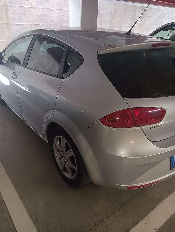 Usata Seat Leon Reference 105 CV (77 kW) 2011 Argento Utilitaria
