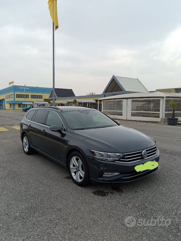 Usata VW Passat 150 CV (110 kW) 2021 Grigio Station wagon