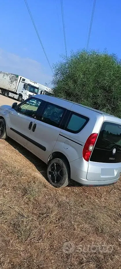 Usata Fiat Doblò 90 CV (66 kW) 2011 Grigio Monovolume