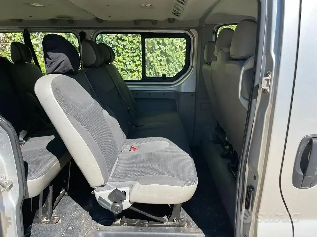 Usata Opel Vivaro 114 CV (83 kW) 2011 Grigio Monovolume