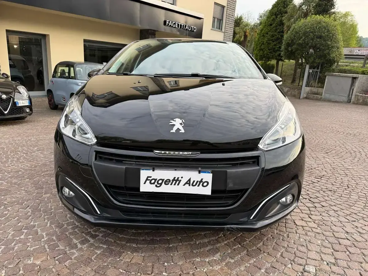 Usata Peugeot 208 75 CV (55 kW) 2018 Nero Utilitaria