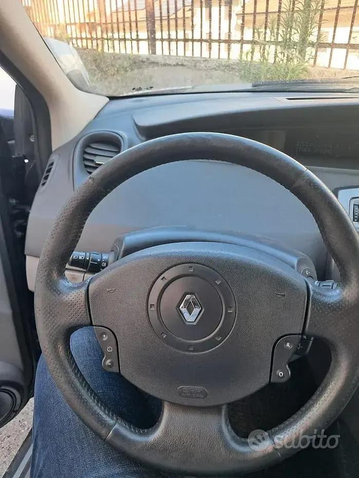 Usata Renault Scénic II 130 CV (95 kW) 2006 Grigio Monovolume