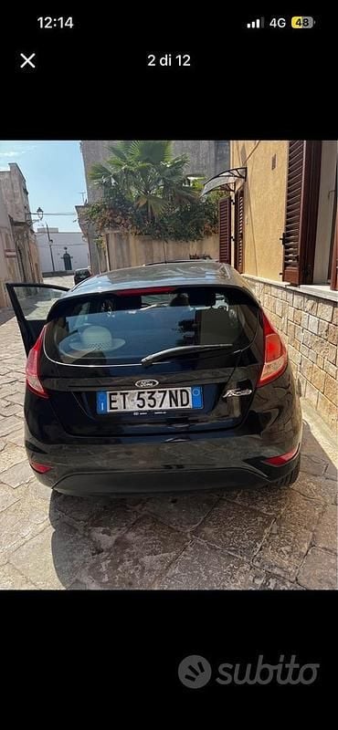 Usata Ford Fiesta 86 CV (63 kW) 2013 Nero Berlina