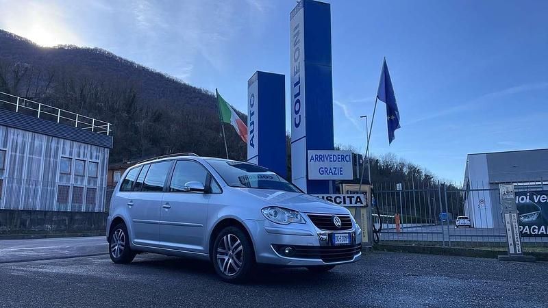 Argento Usata 2007 VW Touran Highline Monovolume | 7800 € (Molto cara) - Immagine 1/4