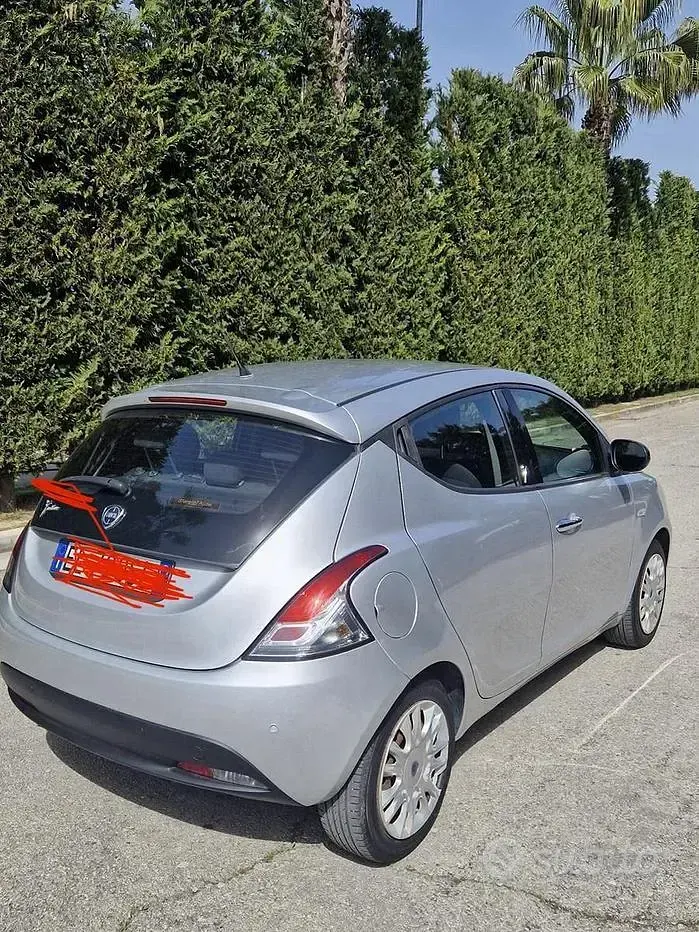 Usata Lancia Ypsilon 69 CV (50 kW) 2012 Grigio Utilitaria