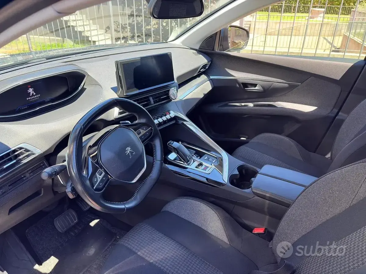 Usata Peugeot 5008 131 CV (96 kW) 2021 Bluazzurro SUV