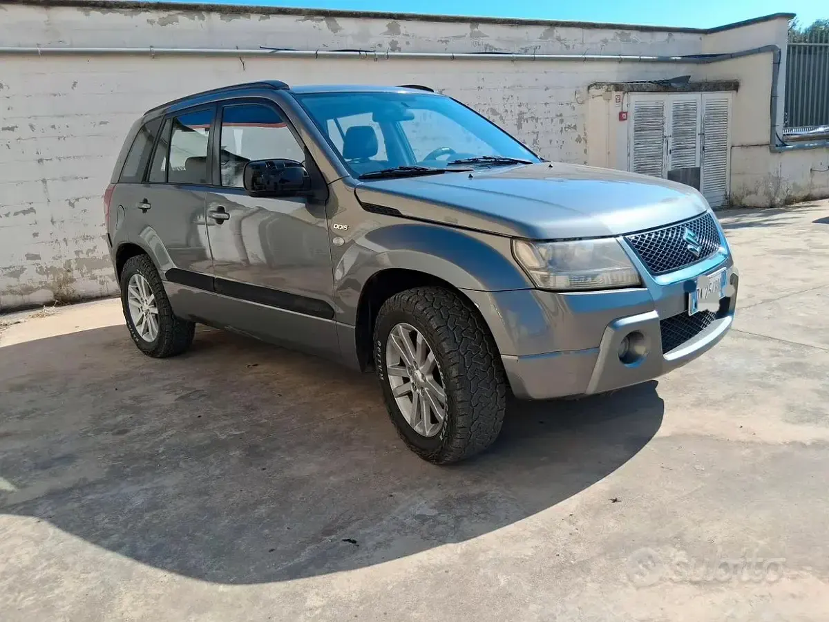 Usata Suzuki Grand Vitara 129 CV (94 kW) 2006 Grigio SUV