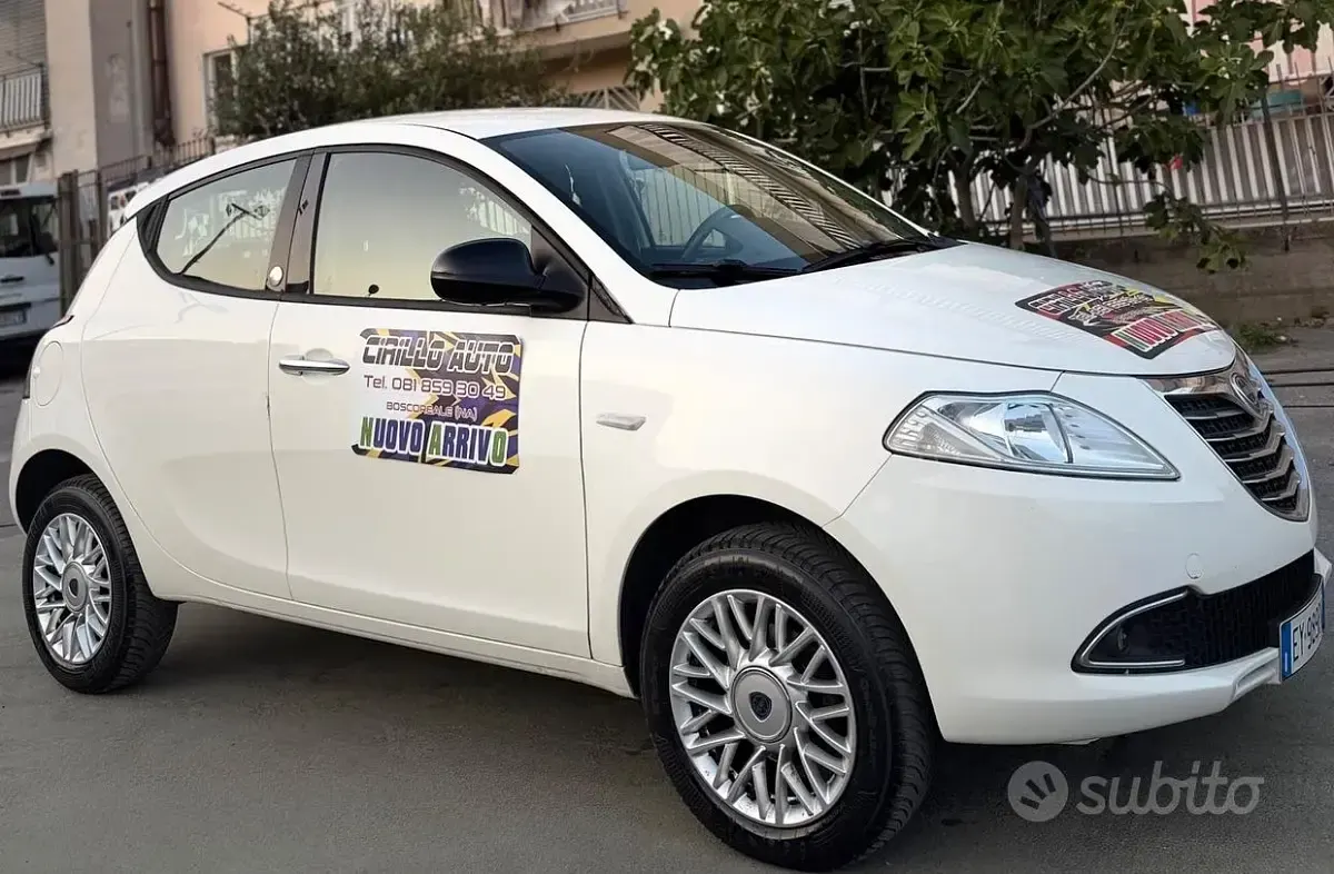 Usata Lancia Ypsilon 84 CV (61 kW) 2015 Bianco Utilitaria