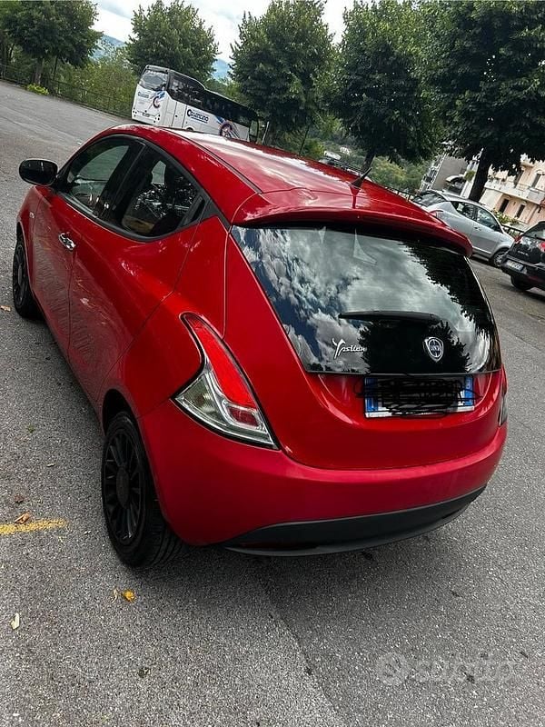 Usata Lancia Ypsilon 69 CV (50 kW) 2014 Rosso Utilitaria
