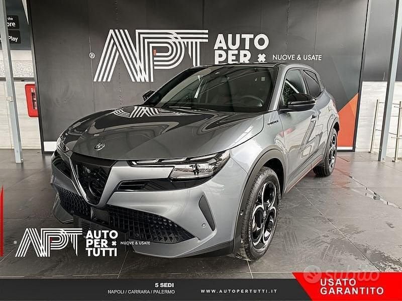 Nuova Alfa Romeo Junior Edizione Speciale 145 CV (106 kW) 2025 Grigio SUV