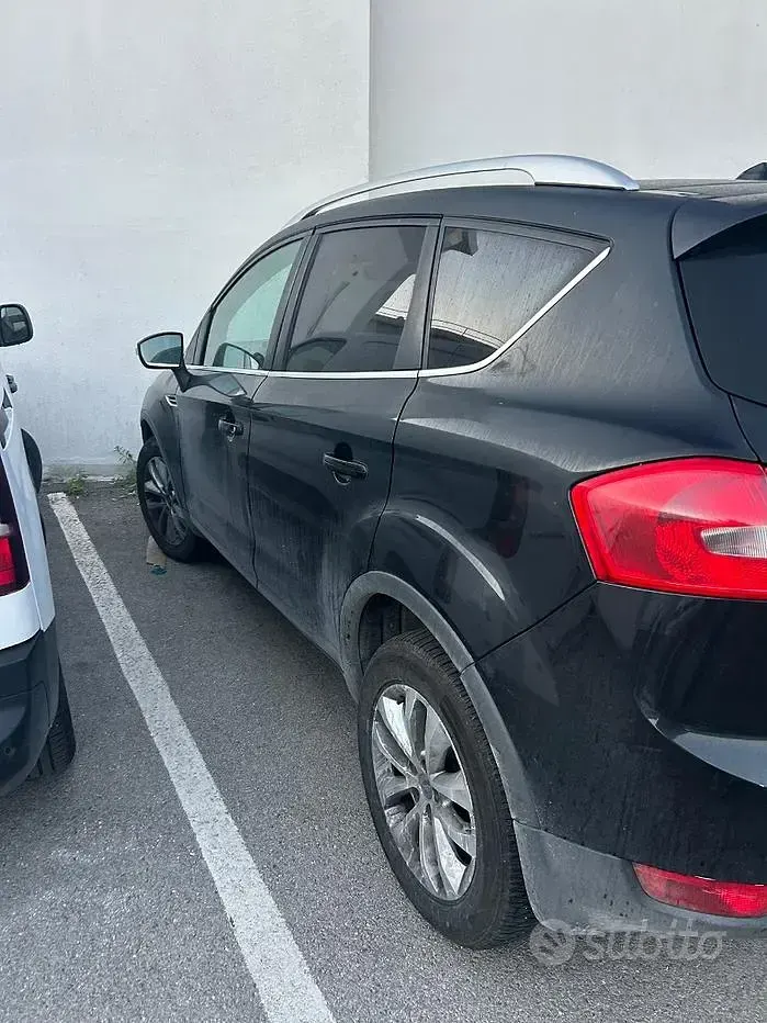Usata Ford Kuga 163 CV (119 kW) 2012 Nero SUV