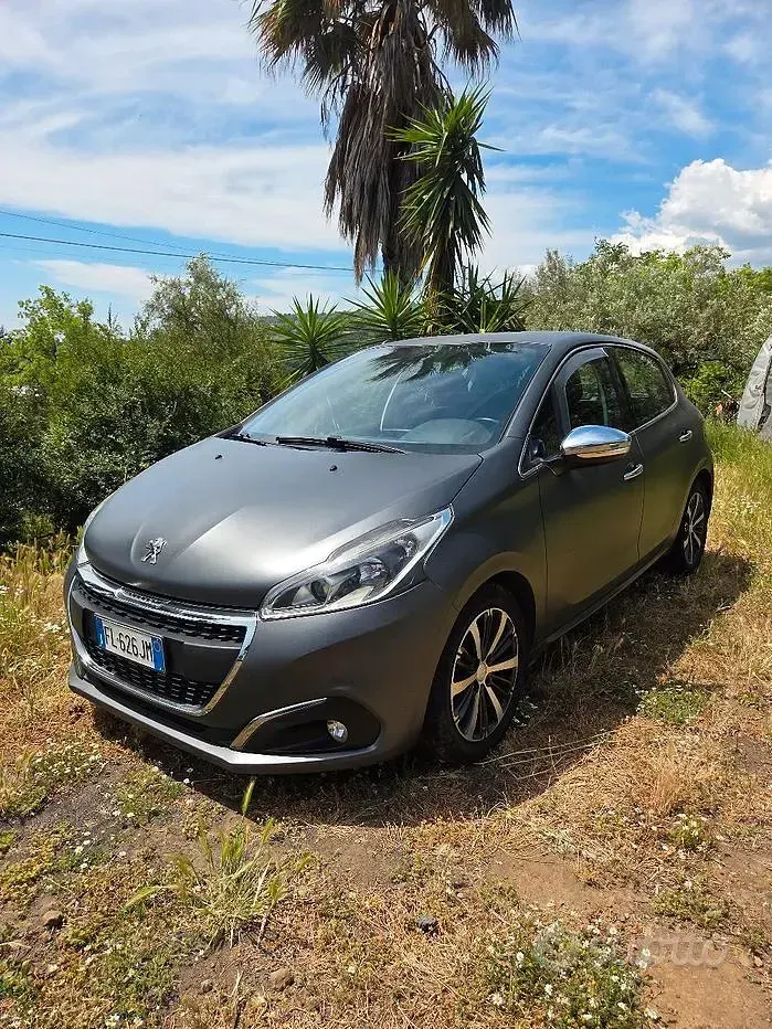 Usata Peugeot 208 Allure 100 CV (73 kW) 2017 Grigio Utilitaria