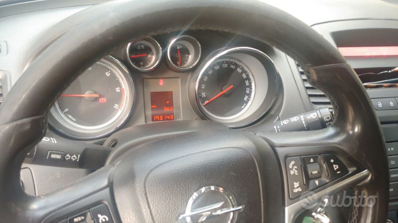 Usata Opel Insignia Sport 131 CV (96 kW) 2010 Nero Station wagon