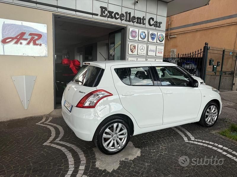 Usata Suzuki Swift 93 CV (68 kW) 2015 Bianco Utilitaria