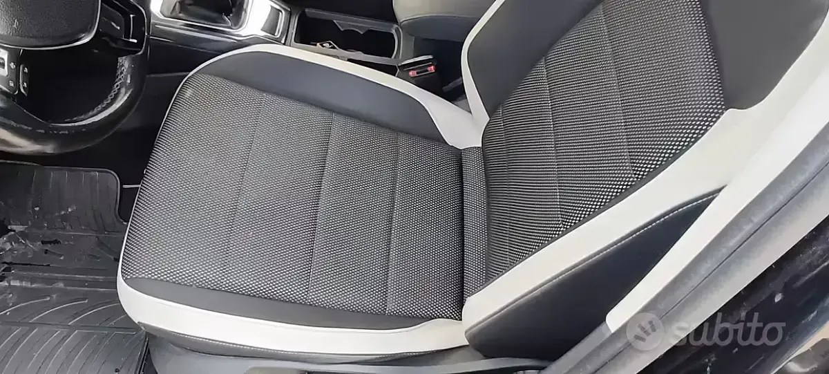 Usata VW T-Roc 116 CV (85 kW) 2018 Nero SUV
