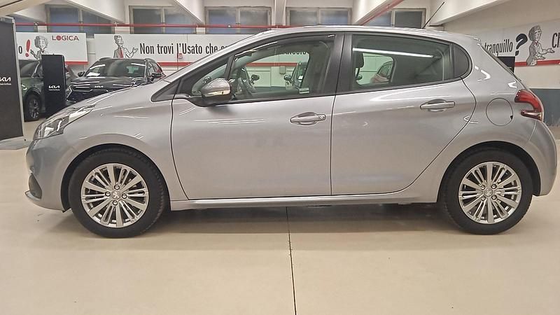 Usata Peugeot 208 Allure 83 CV (61 kW) 2019 Argento Utilitaria
