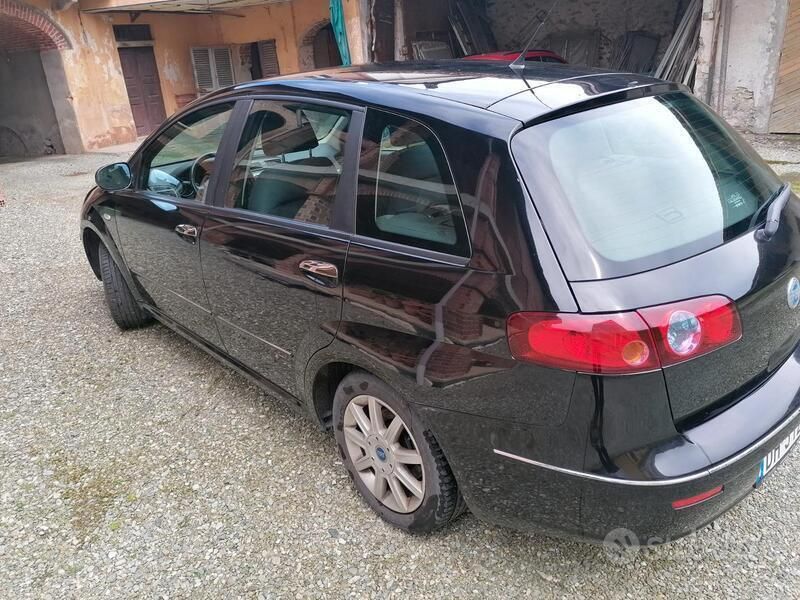 Usata Fiat Croma 140 CV (102 kW) 2007 Nero Station wagon