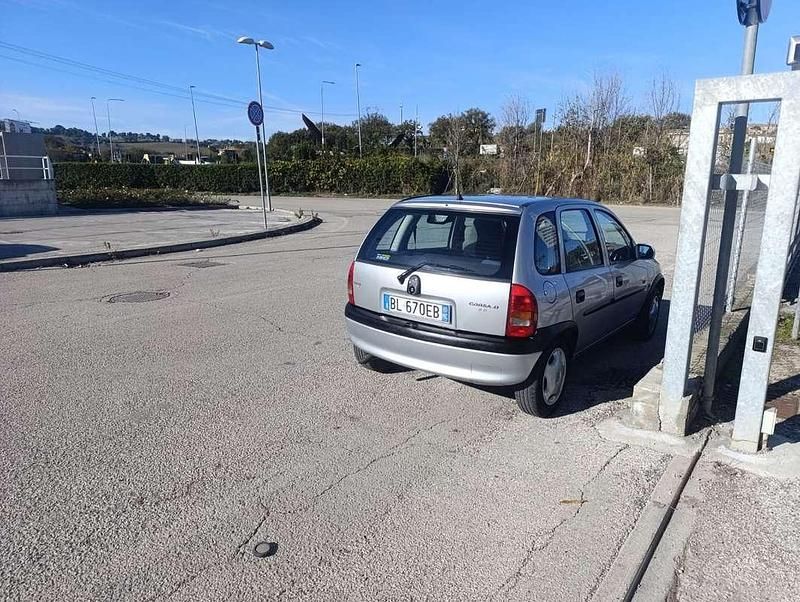 Usata Opel Corsa 67 CV (49 kW) 2000 Grigio Berlina