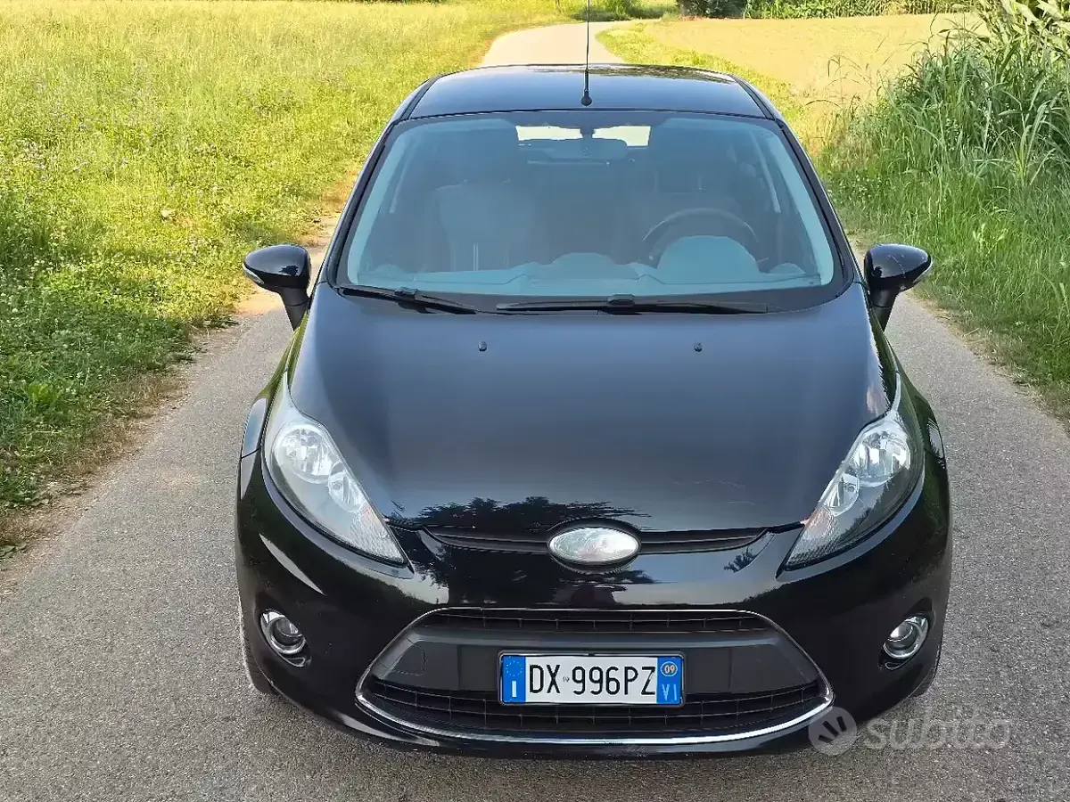 Usata Ford Fiesta 82 CV (60 kW) 2009 Nero Berlina