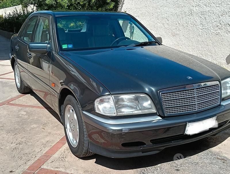 Usata Mercedes C180 Elegance 122 CV (89 kW) 1996 Grigio Berlina