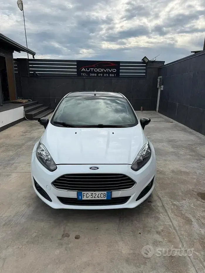 Usata Ford Fiesta 95 CV (69 kW) 2016 Bianco Utilitaria