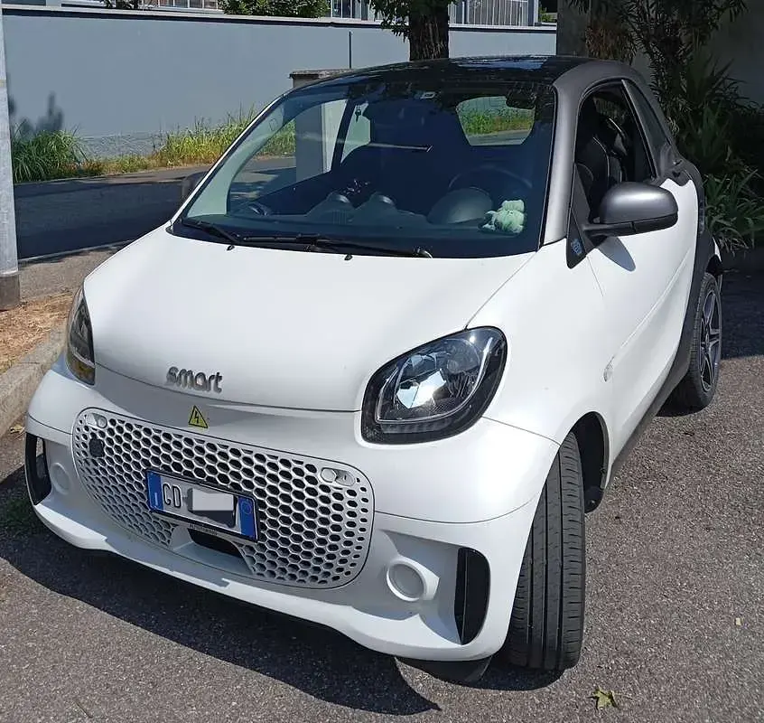 Usata Smart ForTwo Coupé 41 kW (56 CV) 2021 Bianco Utilitaria