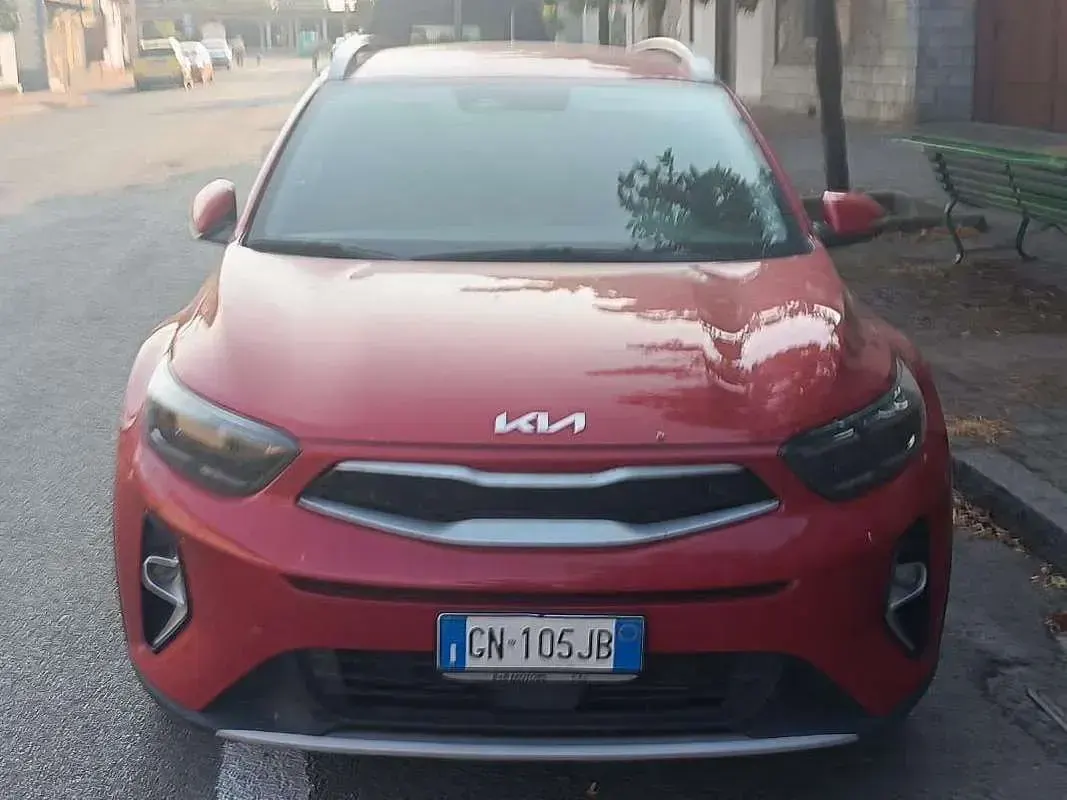 Usata Kia Stonic Style 82 CV (60 kW) 2023 Rosso SUV