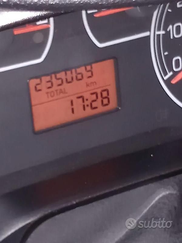 Usata Fiat Grande Punto 75 CV (55 kW) 2008 Grigio Utilitaria