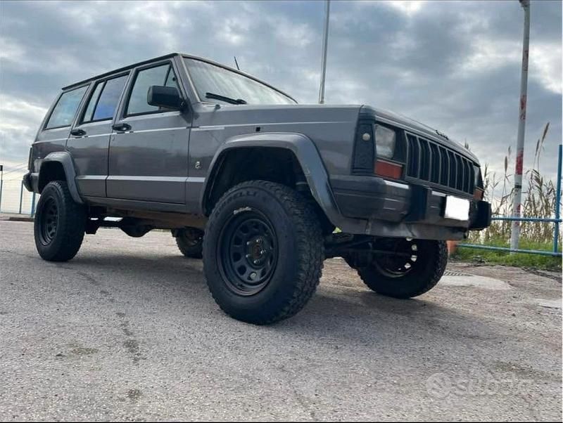 Usata Jeep Cherokee 1989 Grigio SUV