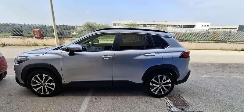 Usata Toyota Corolla Cross Lounge 98 CV (72 kW) 2023 Grigio SUV