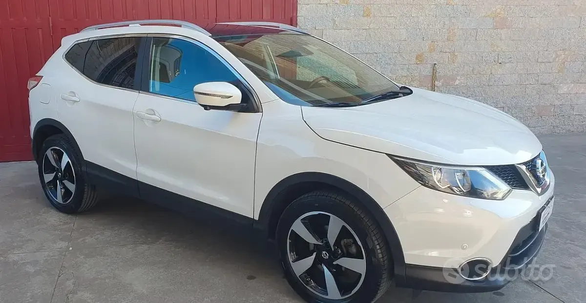 Usata Nissan Qashqai N-Connecta 110 CV (80 kW) 2016 Bianco SUV