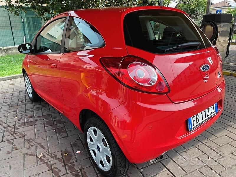 Usata Ford Ka 69 CV (50 kW) 2015 Rosso Utilitaria