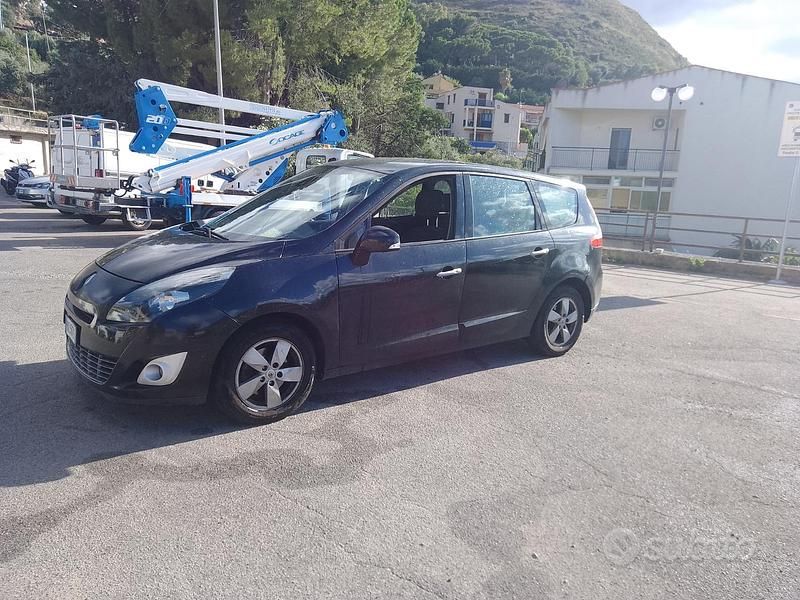Usata Renault Scénic 106 CV (77 kW) 2010 Nero Monovolume