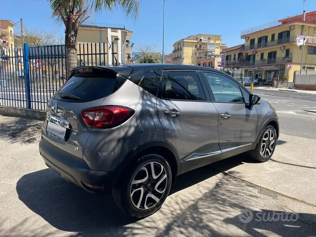 Usata Renault Captur Intens 110 CV (80 kW) 2015 Grigio SUV