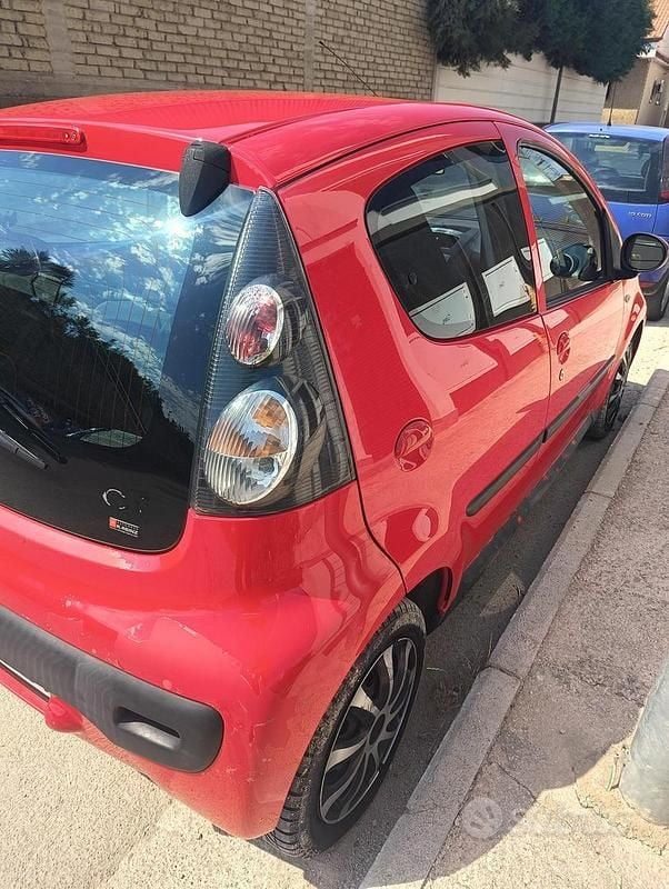 Usado Citroën C1 68 CV (50 kW) 2008 Rojo Utilitario