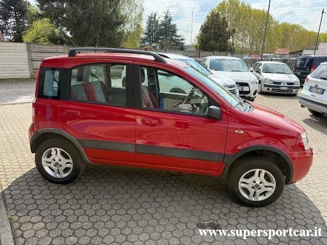 Usata Fiat Panda 4x4 Climbing 69 CV (50 kW) 2005 Rosso pastello Utilitaria