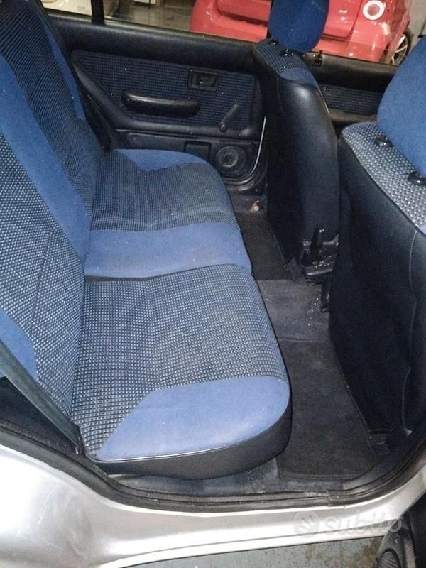 Usata Peugeot 106 57 CV (41 kW) 2002 Grigio Utilitaria